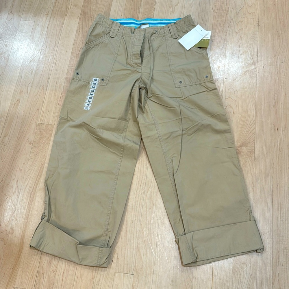 Ladies NWT Liz Claiborne size 10 crop pants